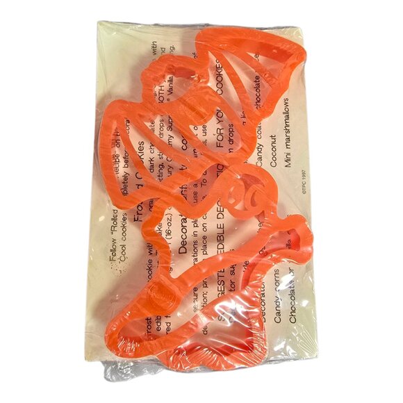 Lot of 29 Vintage & Modern Plastic Cookie Cutters Christmas + Other Holidays - Picture 4 of 8